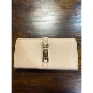 Brand: Gucci
	•	Model / Style: Jackie Continental Wallet